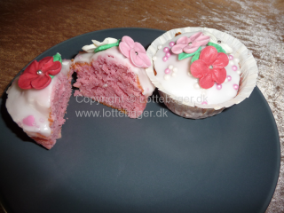 Pige / Prinsesse - Muffins / Cupcakes | Lottebager.dk | Bageopskrifter, kageopskrifter og opskrifter på tærte m.m. Pige / Prinsesse - Muffins / Cupcakes | Lottebager.dk | Bageopskrifter, kageopskrifter og opskrifter på tærte m.m.
