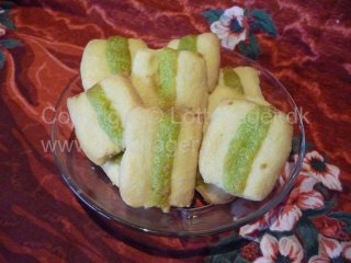 Finskbrød med pistacie | Lottebager.dk | Bageopskrifter, kageopskrifter og opskrifter på tærte m.m. Finskbrød med pistacie | Lottebager.dk | Bageopskrifter, kageopskrifter og opskrifter på tærte m.m.