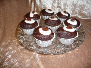 Chokolademuffins | Lottebager.dk | Bageopskrifter, kageopskrifter og opskrifter på tærte m.m. Chokolademuffins | Lottebager.dk | Bageopskrifter, kageopskrifter og opskrifter på tærte m.m.