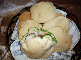 Pita brød | Lottebager.dk | Bageopskrifter, kageopskrifter og opskrifter på tærte m.m.