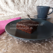 Chokoladekage med et tvist af kanel Chokoladekage med et tvist af kanel