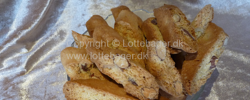 Cantucci bicotti di prato - italienske mandelcookies - bageopskrift